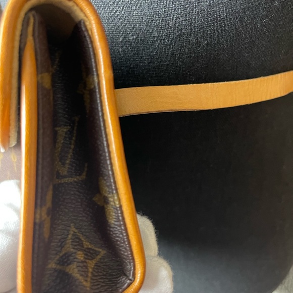 LOUIS VUITTON POCHETTE FLORENTINE. PRELOVED AND AUTHENTIC ! - Picture 7 of 11